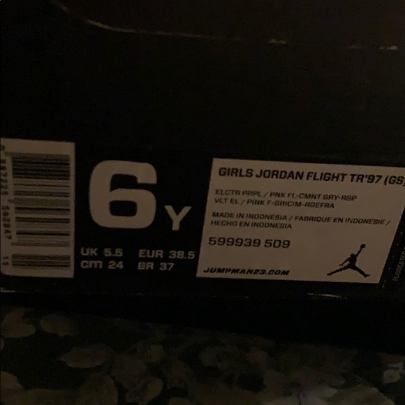 Girls jordan flight tr 97 💖💜 - Picture 2 of 4